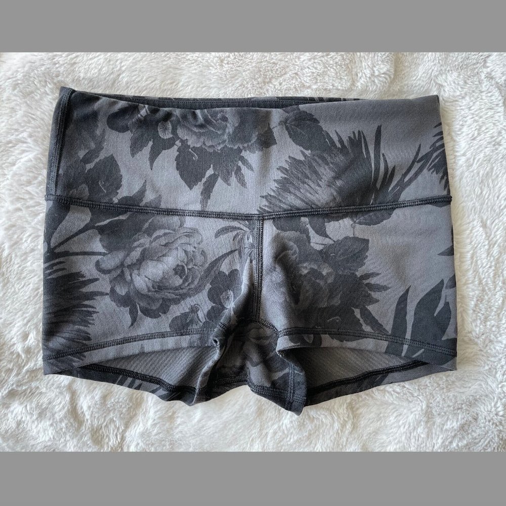 Lululemon Women's Activewear Shorts - Black/Gray Floral - Size 4